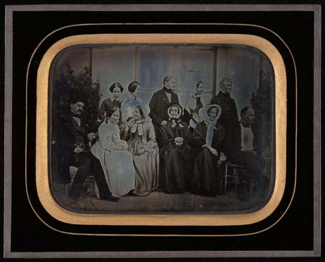 Jean-Gabriel et Anna Eynard avec leur famille et des amis à Beaulieu