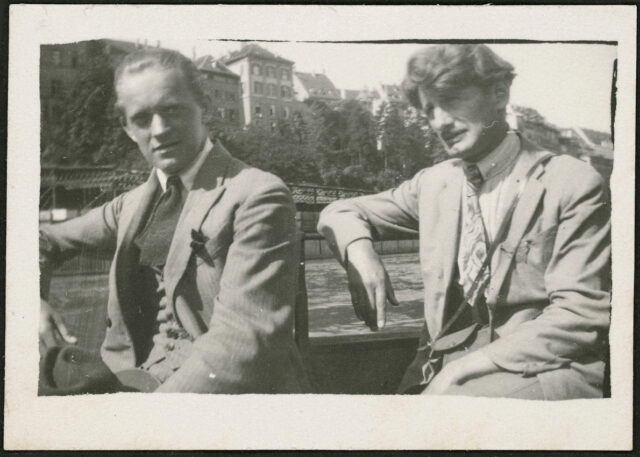 Josef Tcherv et Janko Cadra sur un bateau