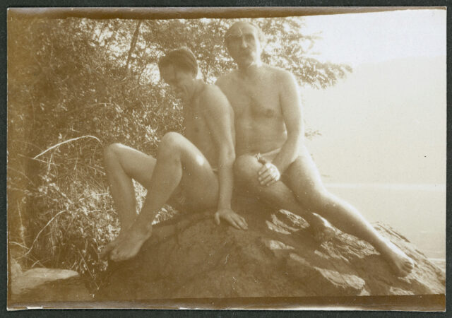 William Ritter et Josef Tcherv au bord de l'eau