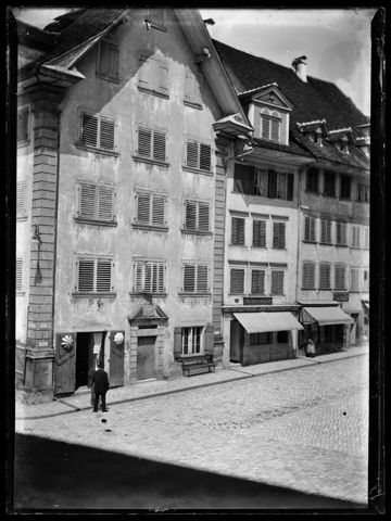 Kolinplatz bei der Ecke Ägeristrasse zur Neugasse.
