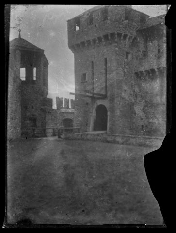 Inneres Burgtor des Castello di Montebello bei Bellinzona