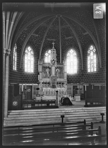 Inneres und Umgebung um die neugebaute Kirche St. Michael 09