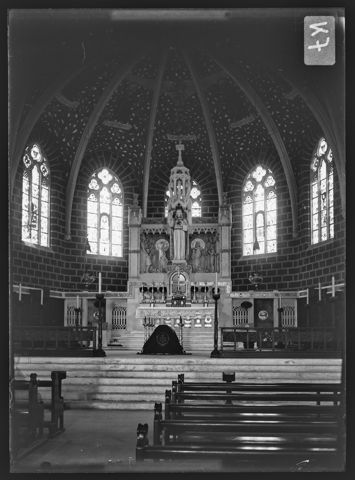 Inneres und Umgebung um die neugebaute Kirche St. Michael 10