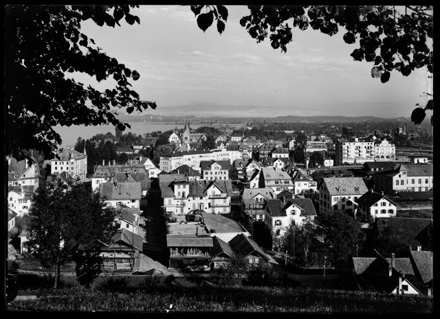 Stadt Zug vom Guggihühel aus fotografiert.