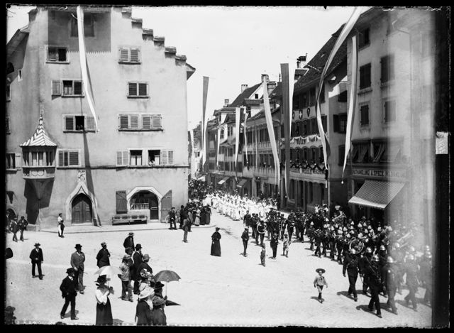 Parade beim Kolinplatz neben dem Grosshaus