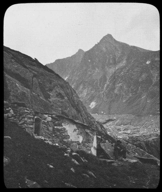 Vue extérieure de la Chapelle Hobitzu