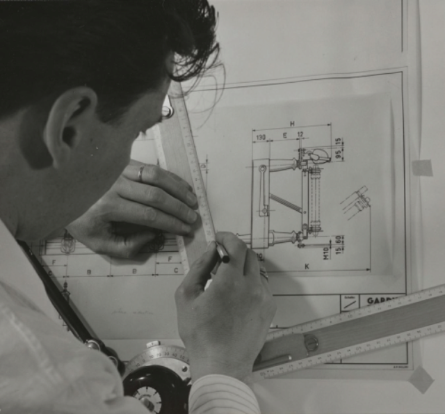 Genève, avenue de la Jonction : dessin technique à l'usine Gardy
