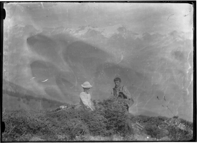 Roberto Donetta con la figlia Giuseppina in alta montagna (regione del Nara)