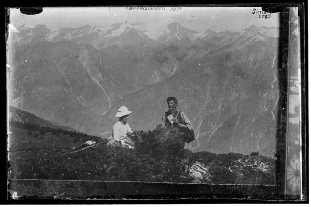 Roberto Donetta con la figlia Giuseppina in alta montagna