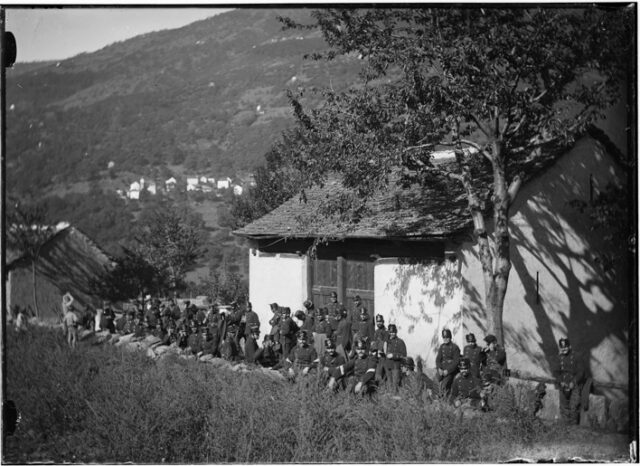 Gruppo di militari della prima guerra mondiale a Aquila