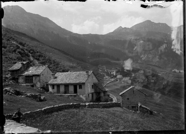 Cassina, monti di Leontica; in sovraimpressione si intravvedono dei visi di bambini