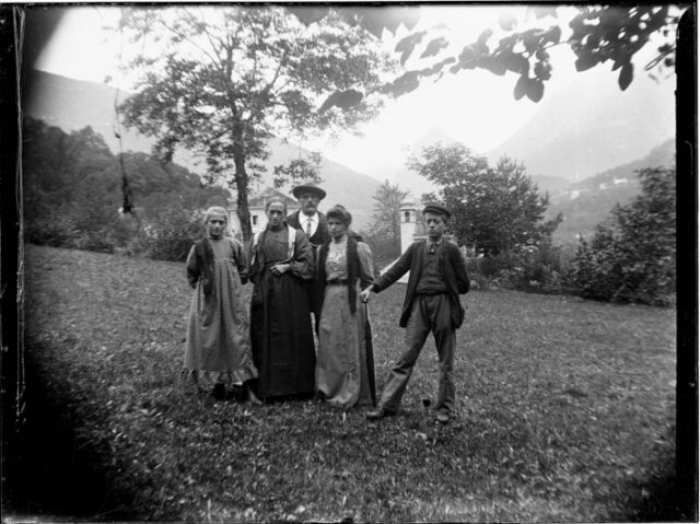 Famiglia Roberto Donetta; da sinistra: Brigida, Linda, Roberto, Giuseppina e Celeste a Comprovasco