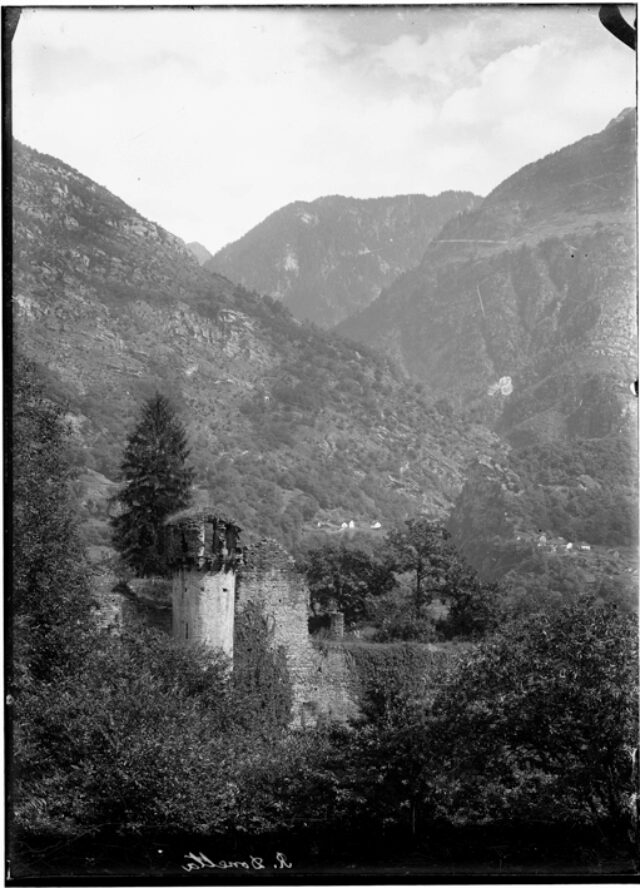 Rovine del Castello di Serravalle a Semione