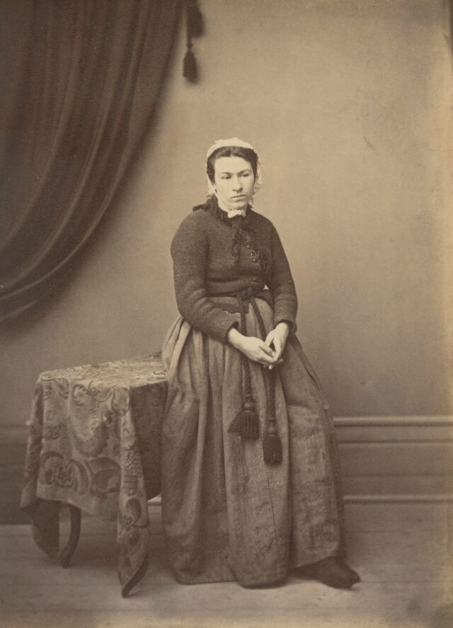Porträt einer Hotelangestellten, Lausanne, 1860er Jahre