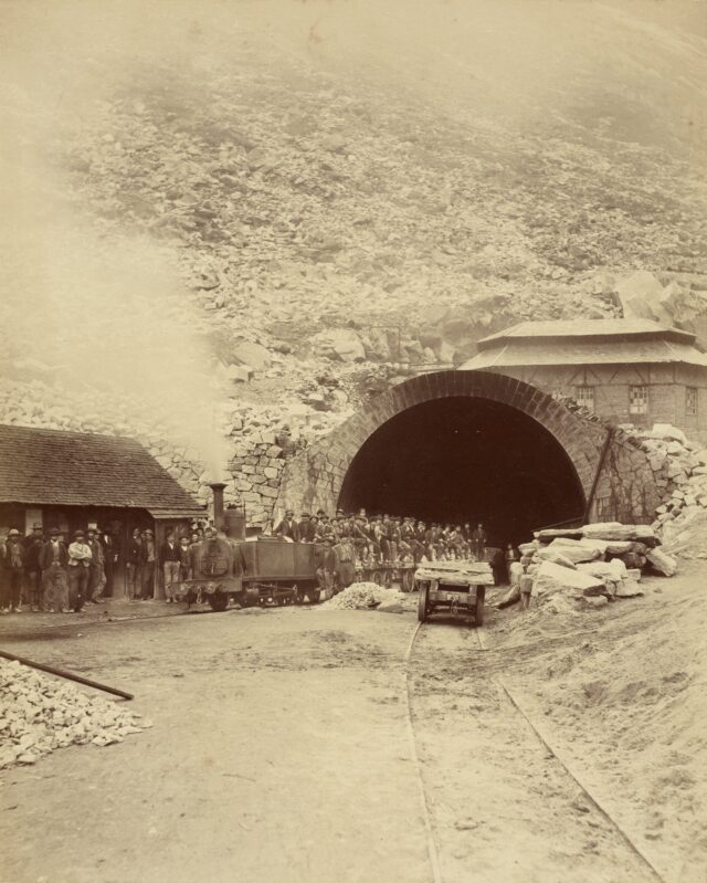 Gotthardbahn, Tunnel Eingang in Göschenen, um 1882