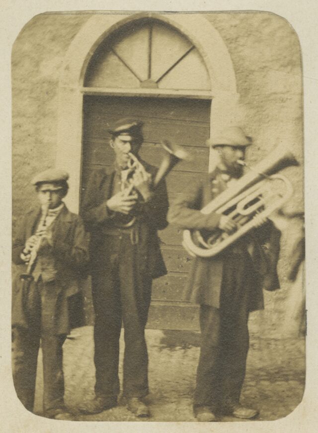 Drei Blasmusiker, um 1860
