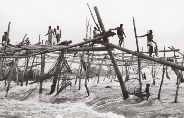 Wagenia-Fischer in den Stromschnellen des Kongo, Belgisch-Kongo (Demokratische Republik Kongo), 1956