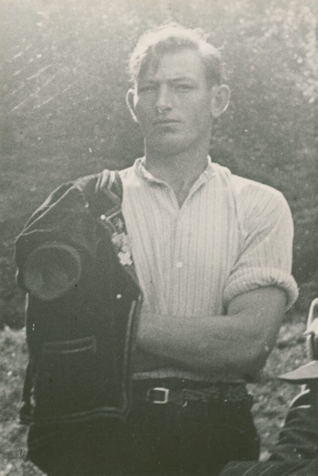 Schwinger in Tracht, um 1942