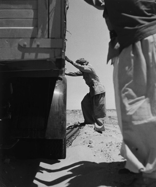 Libysche Soldaten, Sahara, 1952
