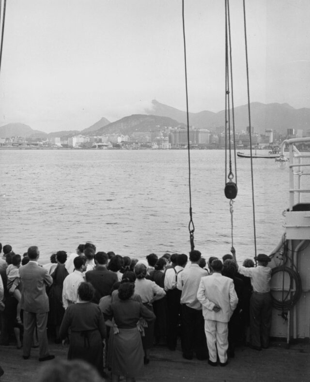 Ankunft der Auswanderer nach Südamerika in Rio de Janeiro, 1954