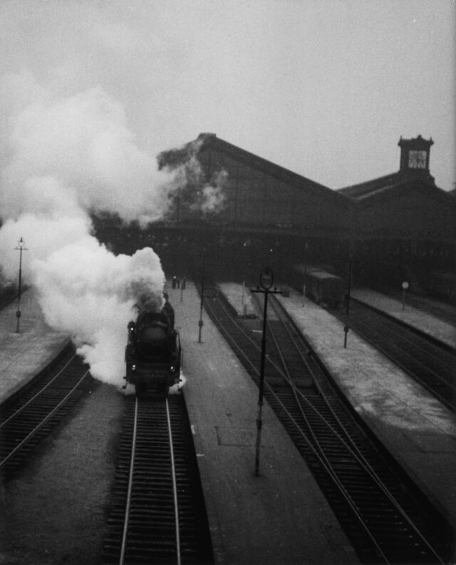 Bahnhof in Paris, um 1956