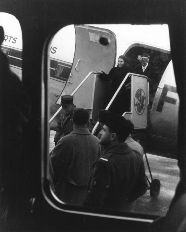 Erster Flug einer alten Frau, Algerien, 1958/59