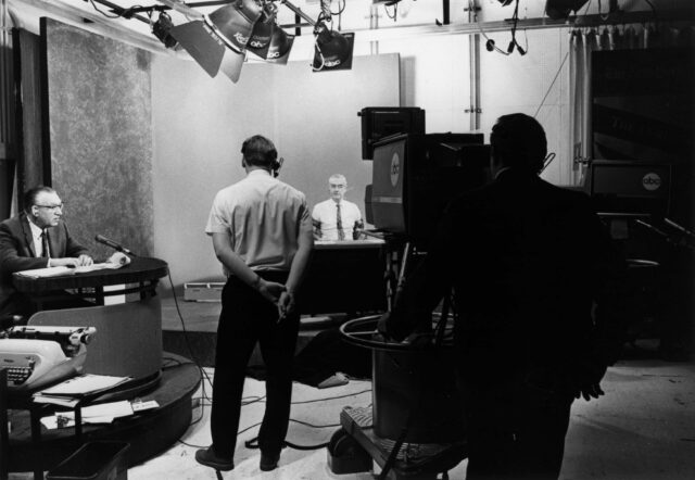 Pierre Salinger beim amerikanischen Fernsehen, 1968
