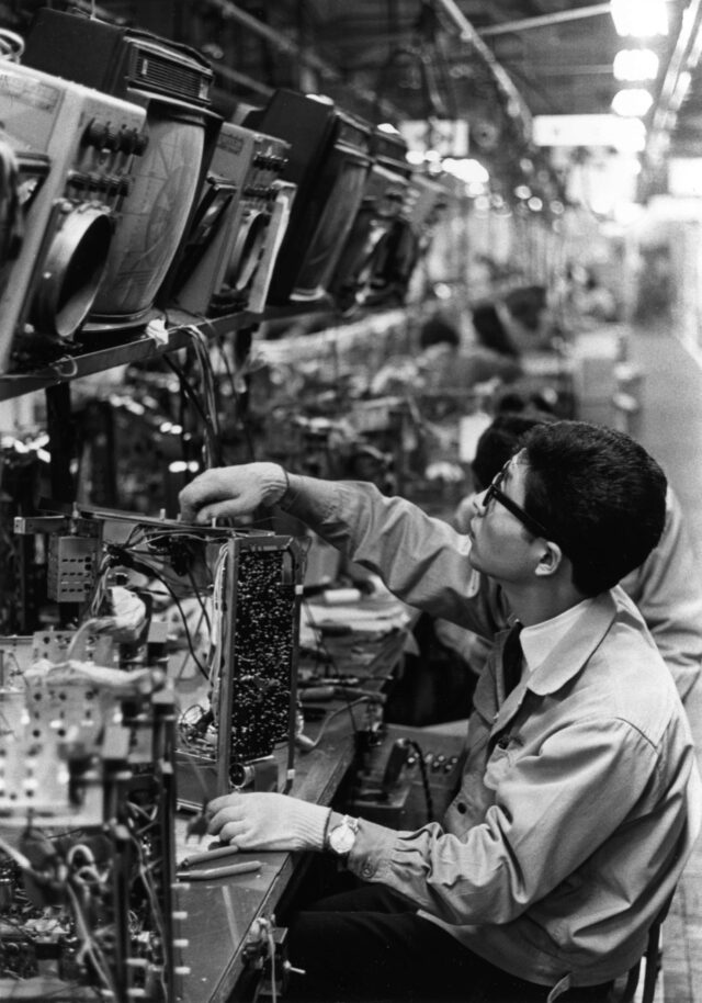 Fabrik für Fernsehgeräte, Japan, 1968