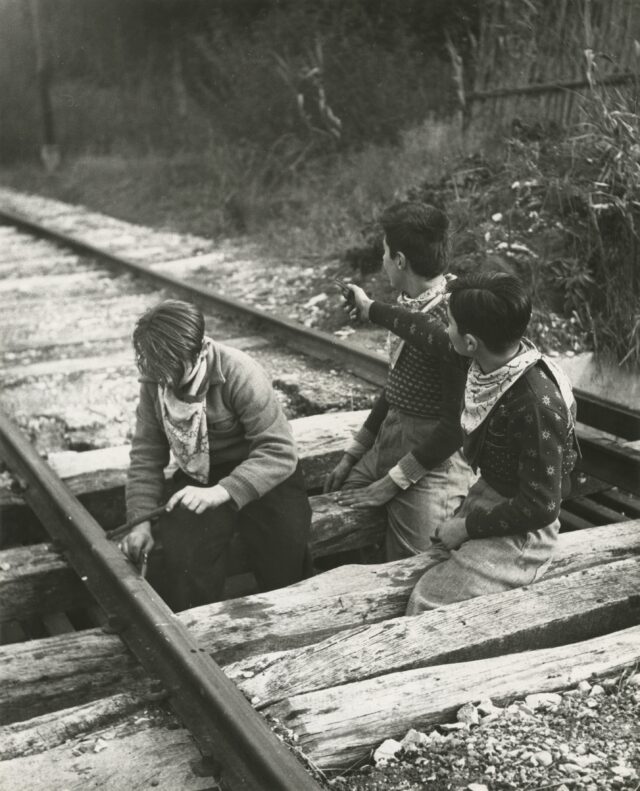 Jungen bereiten den Überfall des Petit Train de Provence vor, 1953/55