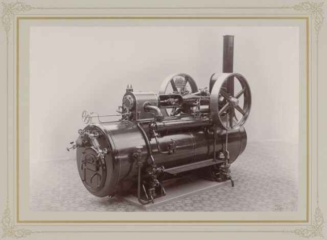Halblokomobile der Gebrüder Sulzer an der Schweizerischen Landesausstellung, Genf, 1896.
