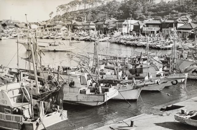 Der Hafen von Inatori, Japan, 1950er Jahre