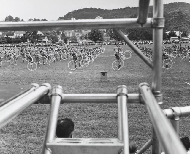 Dreharbeiten zum Circarama-Film "Rund um Rad und Schiene", Eidgenössisches Turnfest Luzern, 1963