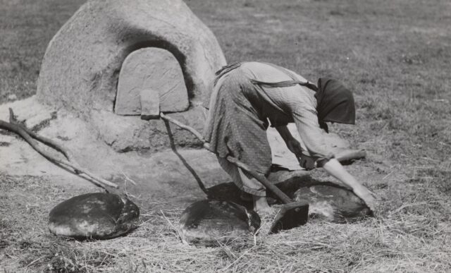 Brotbackofen, Ungarn, aus der Serie "Puszta-Pferde", 1936