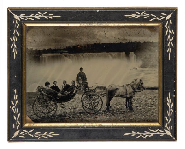 Horse carriage in front of Niagara Falls