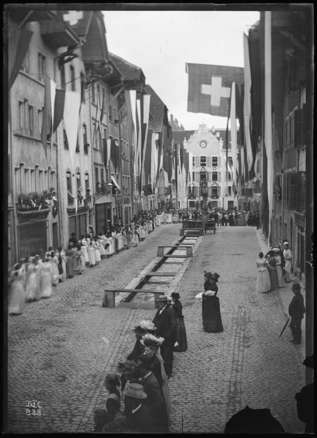 Maienzug, Festumzug in der Rathausgasse