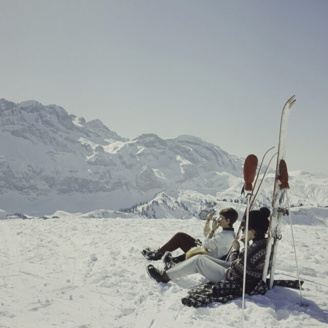 Lenk, pausierende Skifahrerinnen