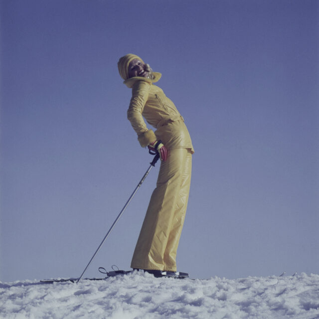 Wallis, posierende Skifahrerin