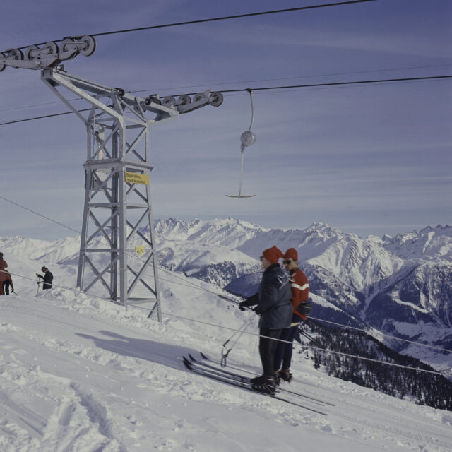 Riederalp, Skifahrer und Skifahrerinnen am Bügellift