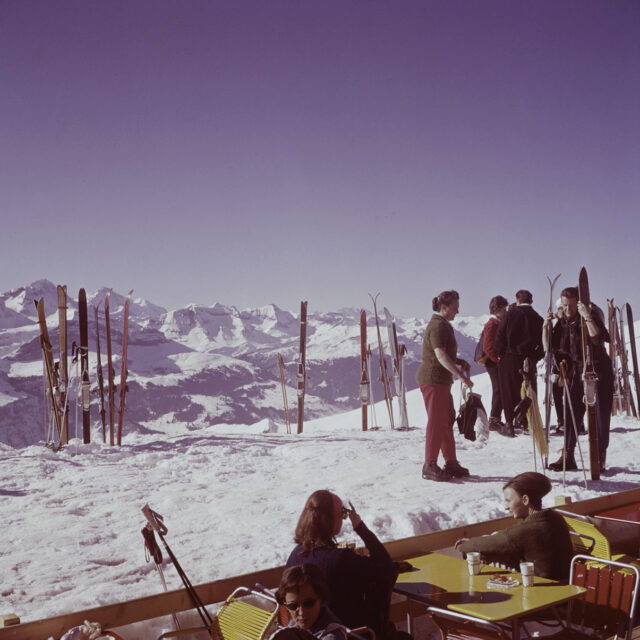 Lungern / Breitenfeld, Terrasse mit Skifahrern