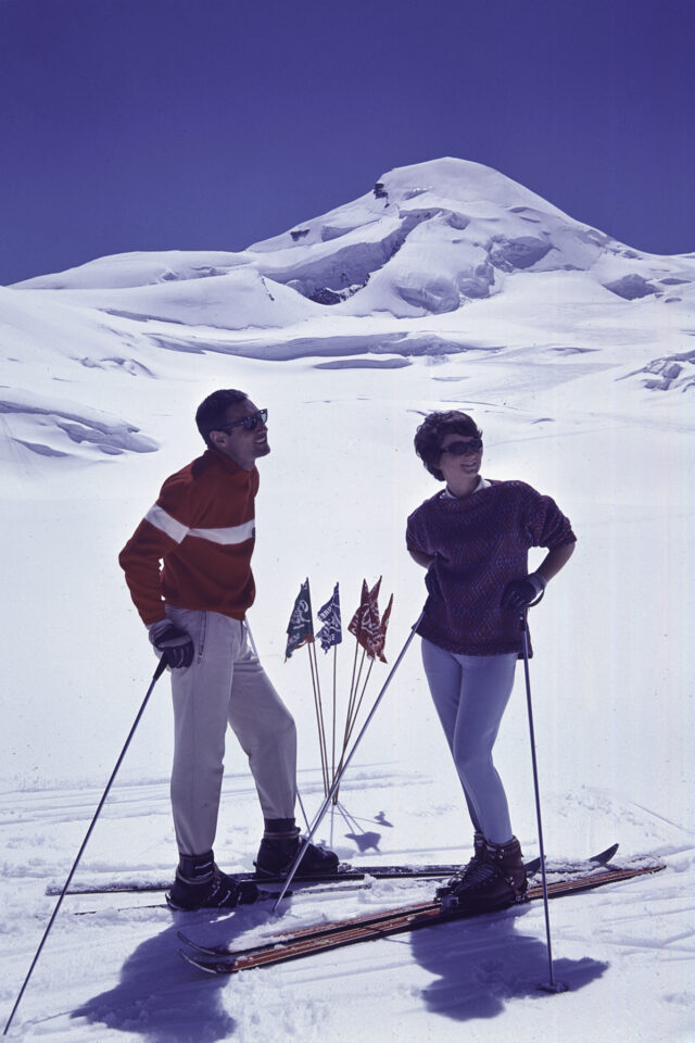 Saas Fee, Skilehrer posiert mit Frau