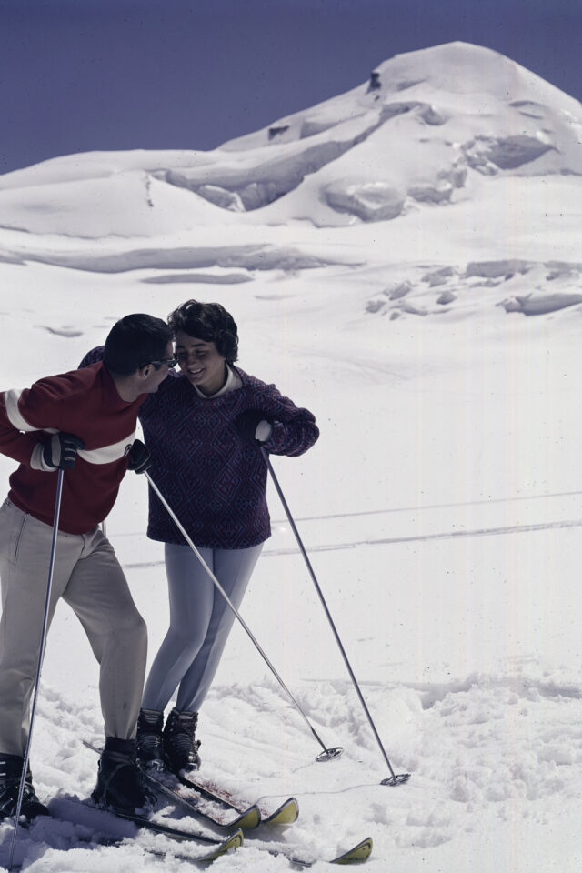 Saas Fee, Skilehrer mit Skifahrerin