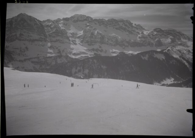 Champéry, Skifahrer und Skifahrerinnen auf Piste und Bügellift