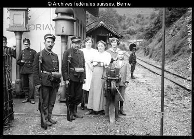 [Bahnbewachtung durch Eisenbahner in Saint Ursanne, Div. 2]