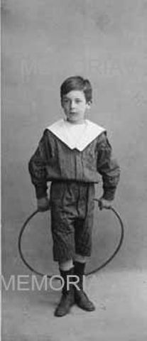 Edouard Vulliemin à 7 ans, [portrait en studio]