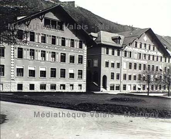 [Bâtiment de l'école cantonale d'agriculture, Châteauneuf]