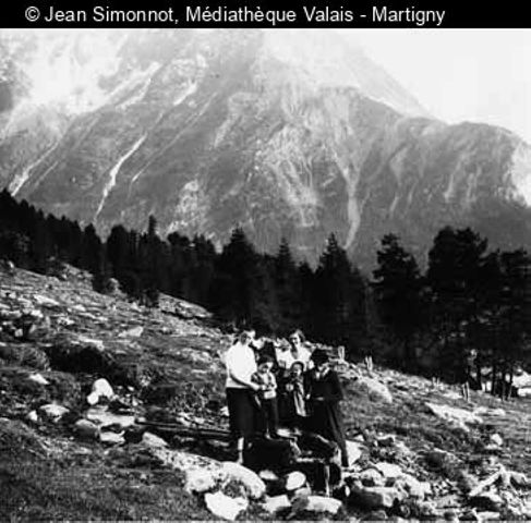 [Femmes à l'alpage des Saulesses, Val d'Hérens]