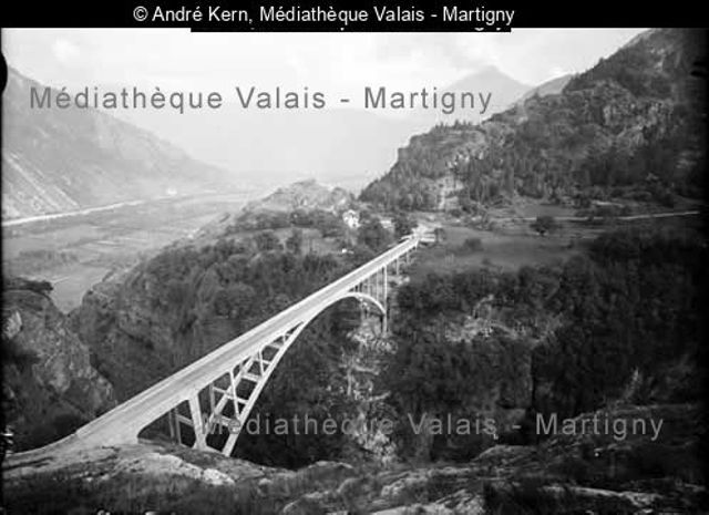 [Pont de Geuroz sur la route Martigny-Salvan]