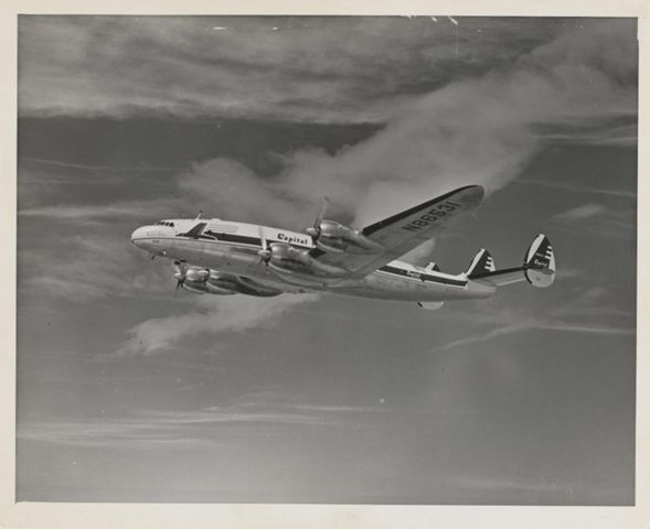 Lockheed L-049 Constellation im Flug