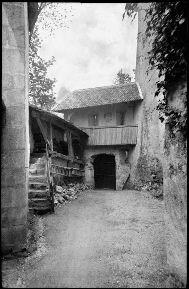 Château de Gruyères, la poterne