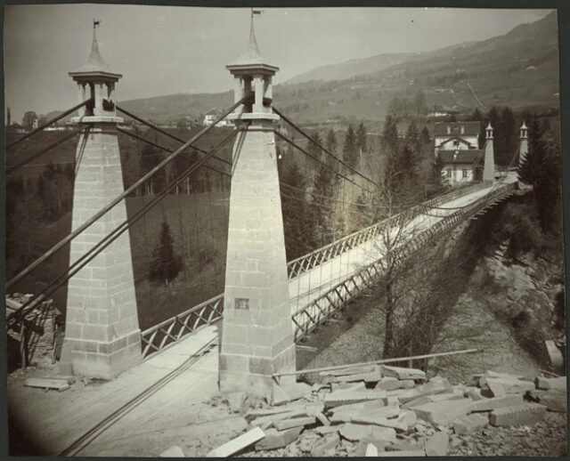 Corbières - Pont suspendu